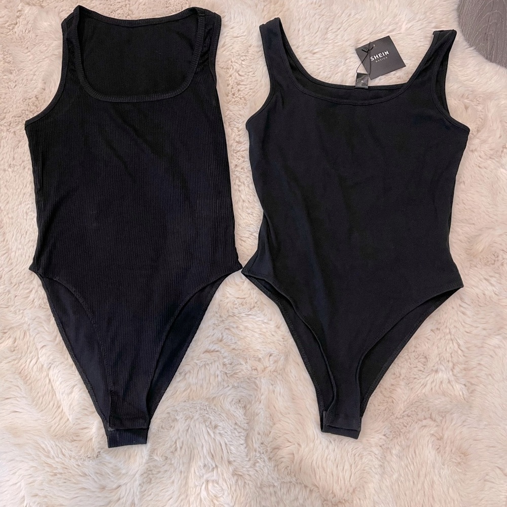2 Bodysuits